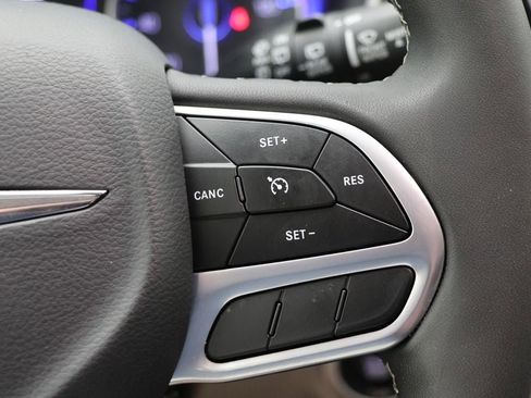 Used 2023 Chrysler Voyager LX image 19