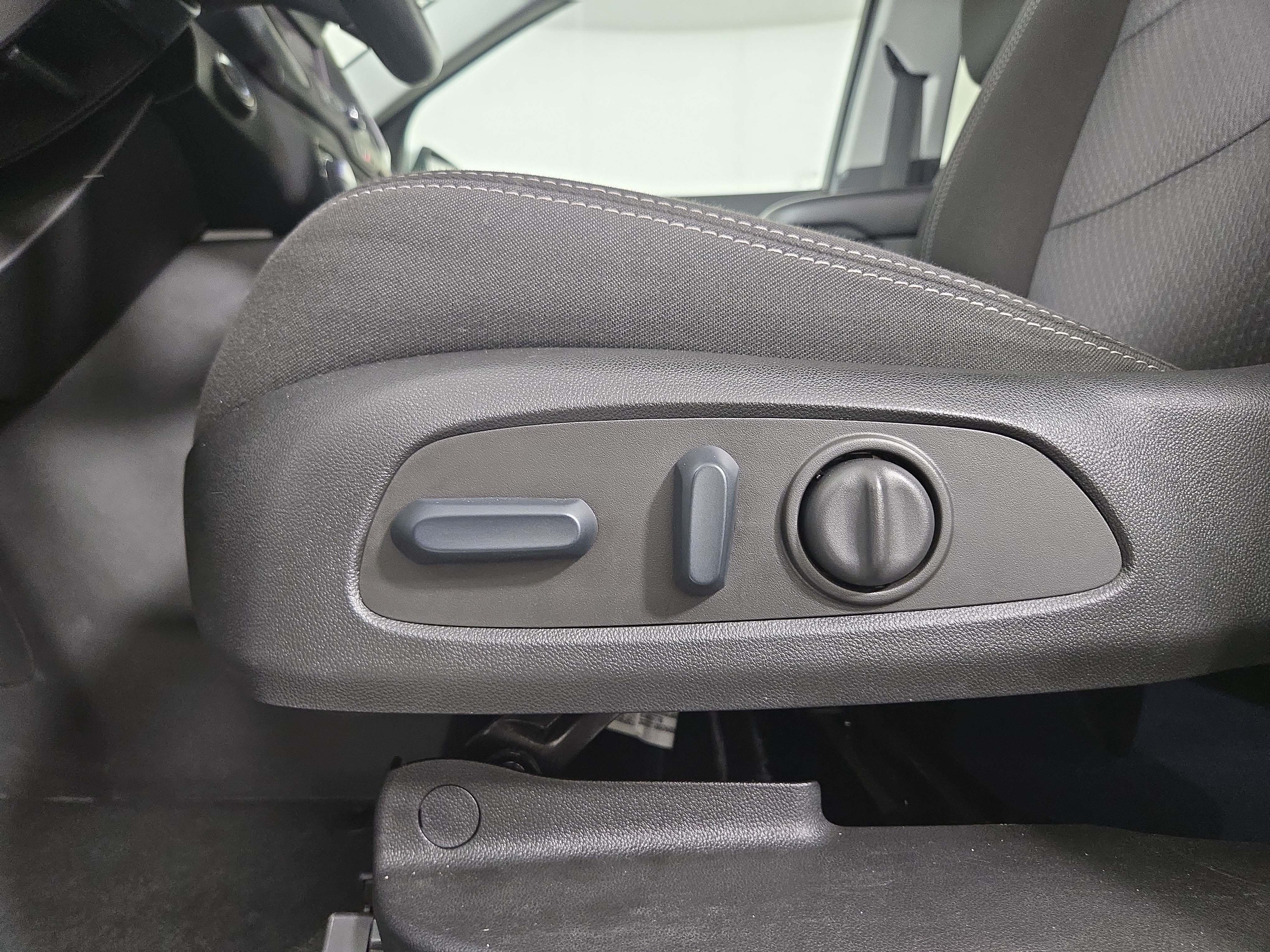 Used 2022 GMC Terrain SLE w/ Driver Convenience Package AWD/4WD image 29