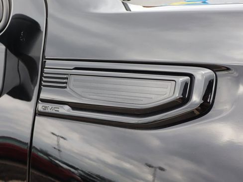 Used 2024 GMC Sierra 1500 Elevation image 2