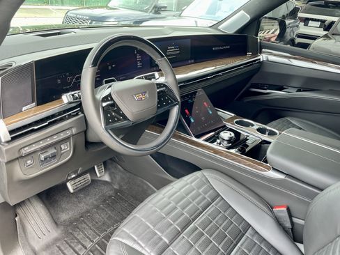 Used 2025 Cadillac Escalade Sport Platinum w/ LPO, ONYX Package AWD/4WD image 12