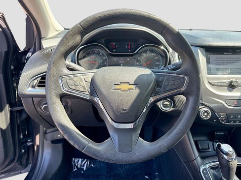 Used 2017 Chevrolet Cruze LT w/ Convenience Package FWD image 11