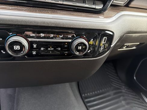 Used 2025 Chevrolet Silverado 2500 LT w/ Convenience Package image 23