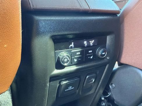 Used 2020 Chevrolet Traverse High Country image 16