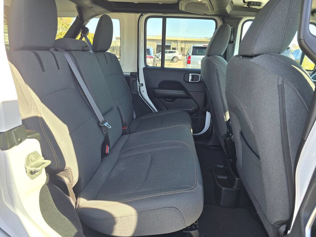 Used 2024 Jeep Wrangler Unlimited Sahara AWD/4WD image 13