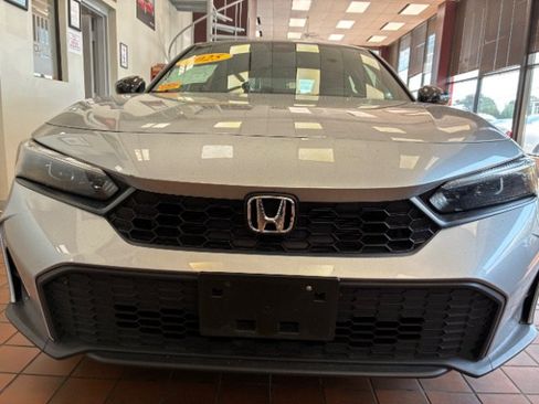 Used 2025 Honda Civic Sport image 4