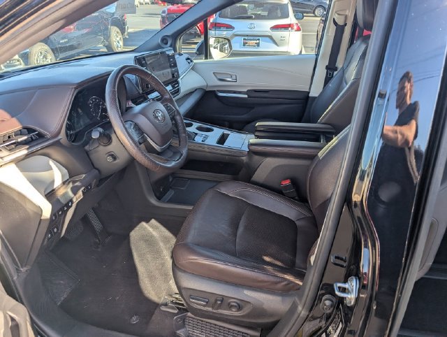 Used 2023 Toyota Sienna Platinum AWD/4WD image 11