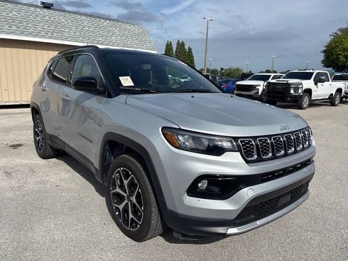 Used 2025 Jeep Compass Limited AWD/4WD image 3
