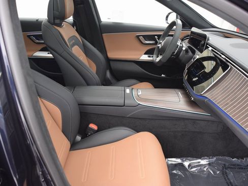 Used 2025 Mercedes-Benz E 53 AMG e 4MATIC Sedan image 15