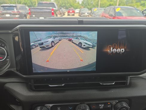 Used 2025 Jeep Wrangler Unlimited Sport AWD/4WD image 15