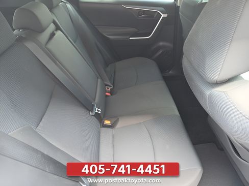 Used 2021 Toyota RAV4 LE AWD/4WD image 33