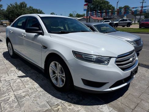 Used 2016 Ford Taurus SE FWD image 13