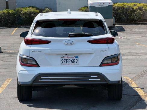 Used 2023 Hyundai Kona SE w/ Cargo Package FWD image 4