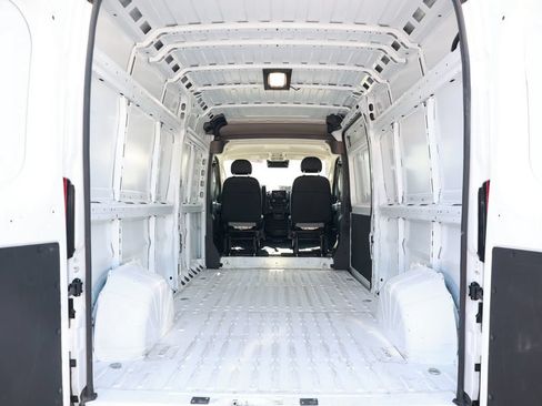 Used 2026 RAM ProMaster 2500 w/ Convenience Group FWD image 32