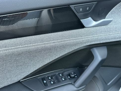 New 2025 Volkswagen Tiguan S image 9