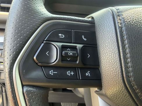 Used 2025 Toyota 4Runner SR5 RWD image 9