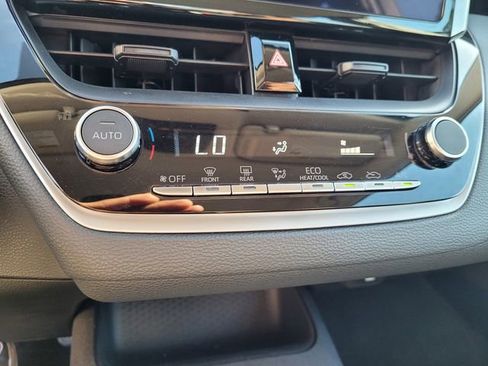 Used 2025 Toyota Corolla LE image 19