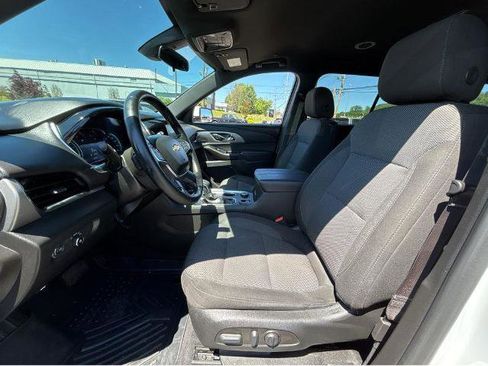Used 2023 Chevrolet Traverse LT FWD image 17