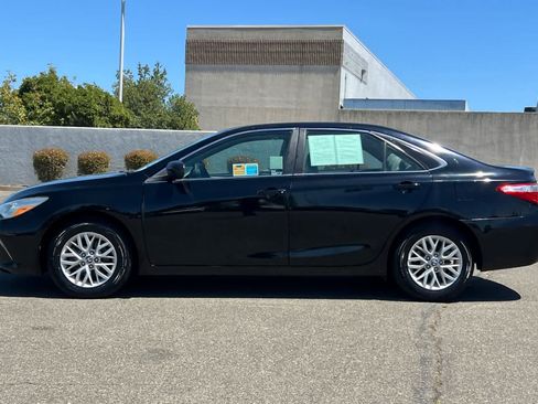Used 2016 Toyota Camry LE FWD image 9