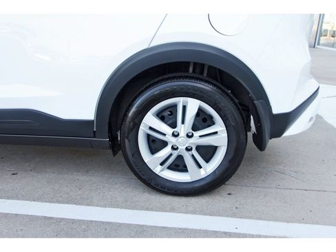 Certified 2025 Nissan Kicks Play S FWD image 31