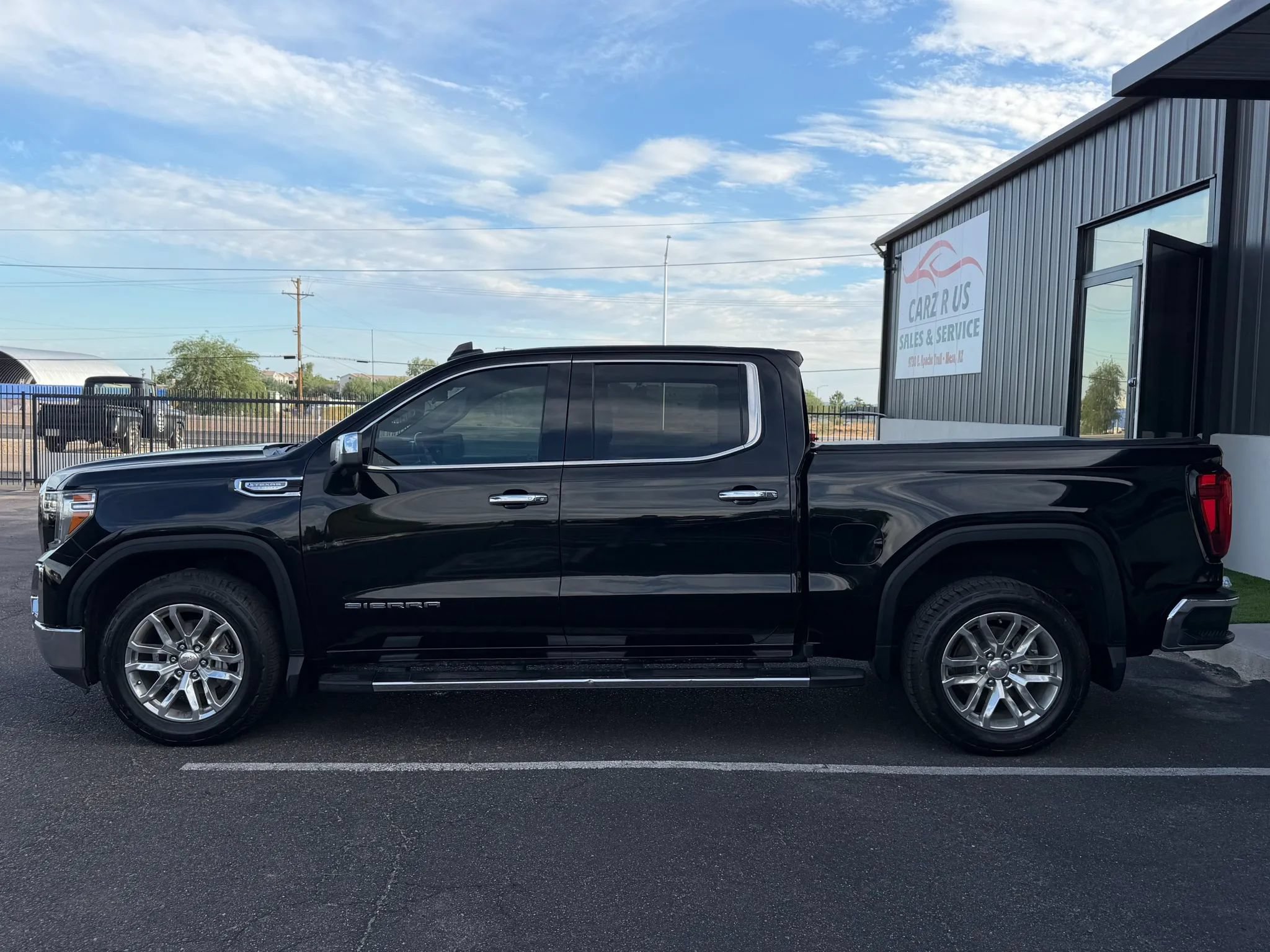 Used 2020 GMC Sierra 1500 SLT RWD image 2