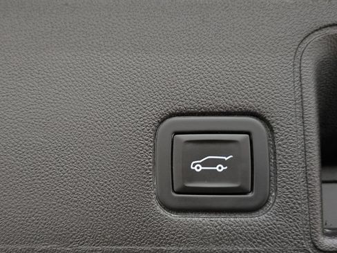 Used 2024 GMC Terrain SLT AWD/4WD image 14