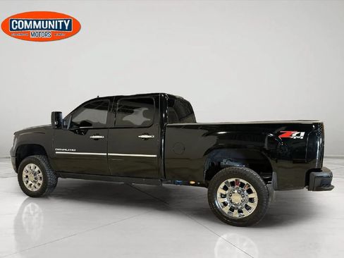 Used 2012 GMC Sierra 2500 Denali w/ Suspension Package, Off-Road AWD/4WD image 4