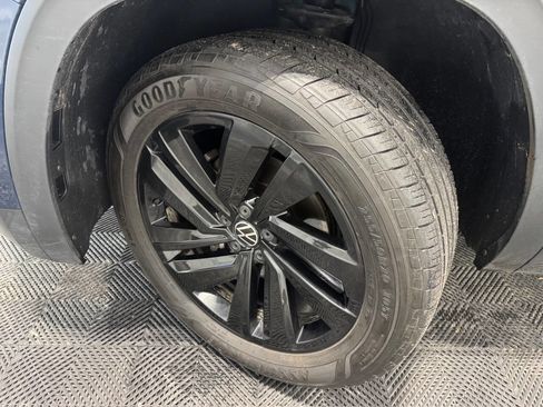 Used 2022 Volkswagen Atlas Cross Sport SE image 32