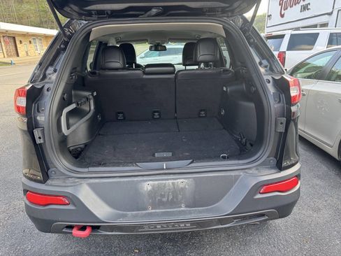 Used 2016 Jeep Cherokee Trailhawk AWD/4WD image 8