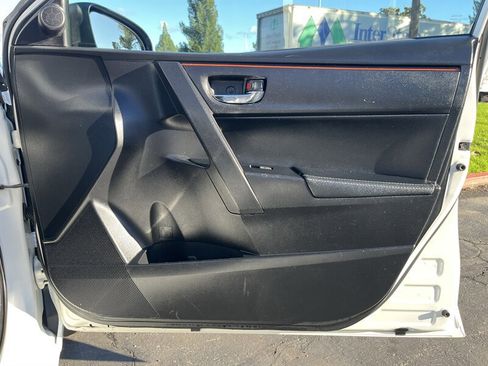 Used 2017 Toyota Corolla SE w/ SE Premium Package image 39