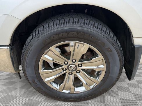Used 2017 Nissan Titan SV AWD/4WD image 23