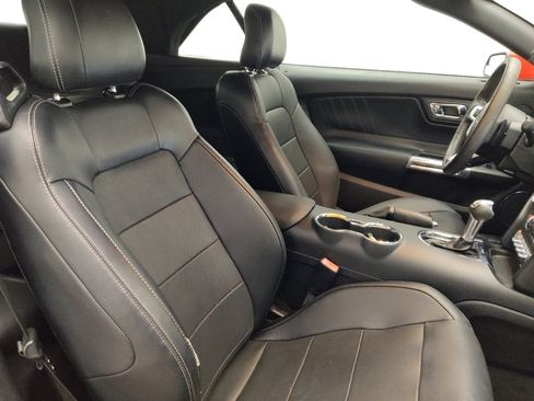 Used 2017 Ford Mustang Premium image 21