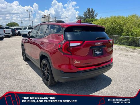 Used 2024 GMC Terrain SLT w/ Tech Package FWD image 7