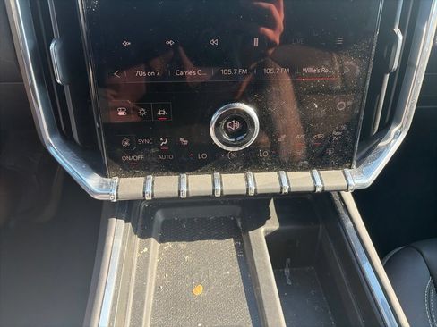 Used 2025 GMC Acadia Elevation w/ Elevation Premium Package AWD/4WD image 22