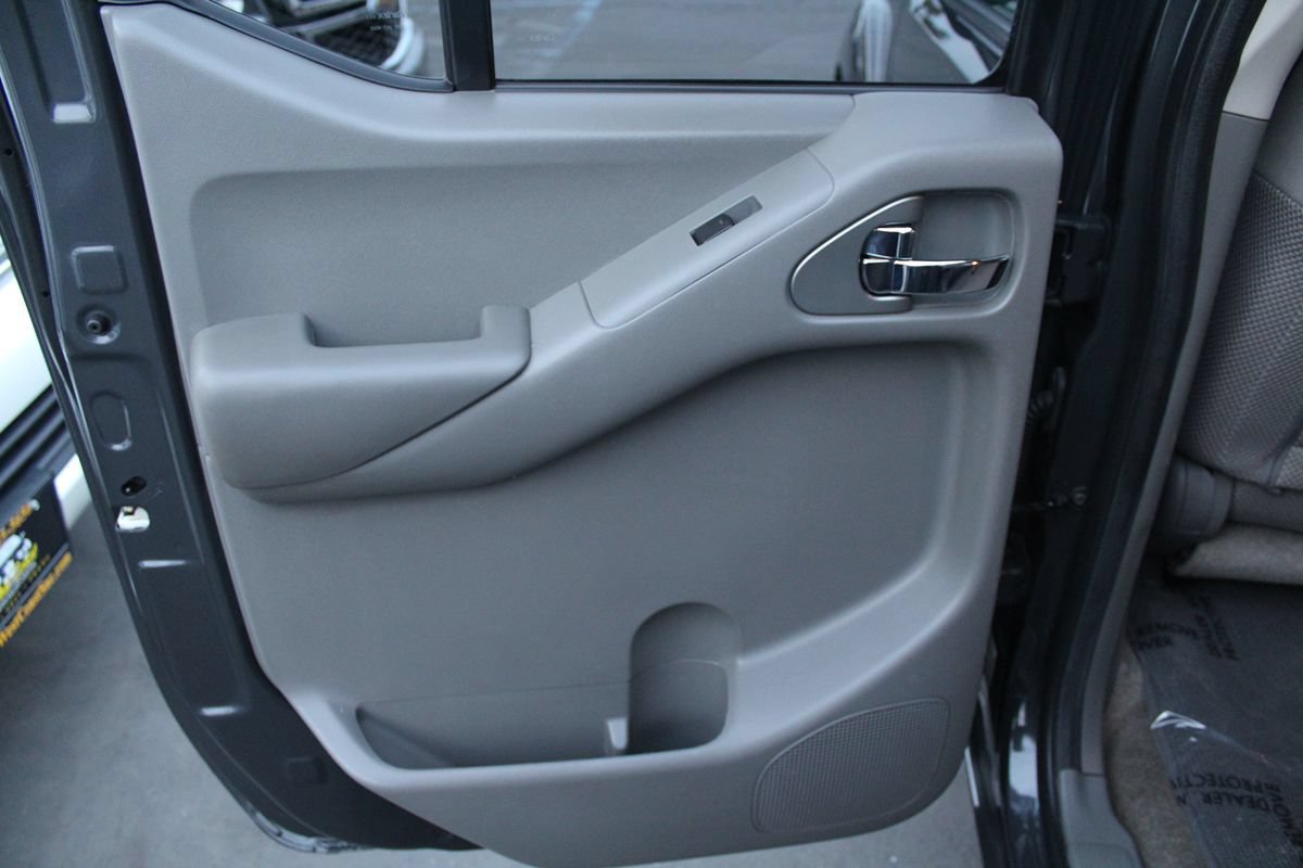 Used 2011 Nissan Frontier SV w/ SV Premium Utility Pkg AWD/4WD image 21