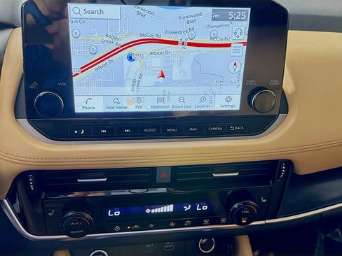 Used 2023 Nissan Rogue Platinum FWD image 18