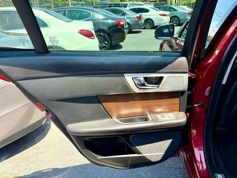 Used 2013 Jaguar XF image 29
