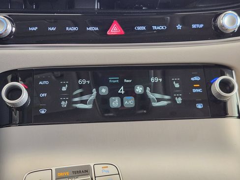 New 2026 Genesis GV70 2.5T Advanced AWD/4WD image 15