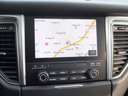 Used 2018 Porsche Macan Sport Edition image 20