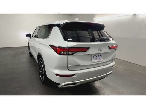 Used 2024 Mitsubishi Outlander SE AWD/4WD image 7