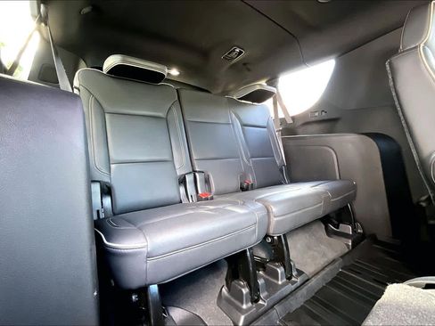 Used 2021 Chevrolet Suburban Premier image 27