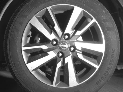 Used 2025 Nissan Versa SV FWD image 12