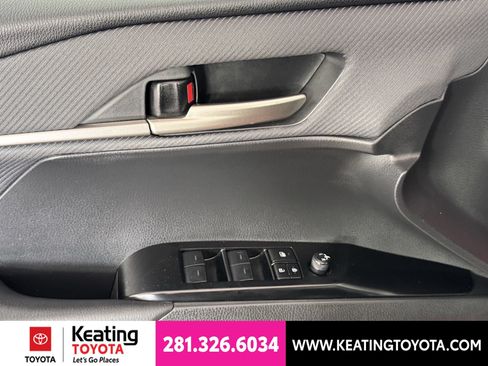 Used 2025 Toyota Camry SE FWD image 12