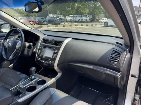 Used 2014 Nissan Altima 2.5 SL w/ Technology Package FWD image 15