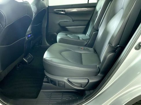 Used 2021 Toyota Highlander Platinum image 21