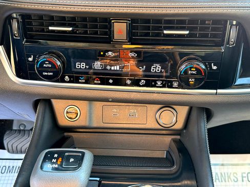 Used 2022 Nissan Rogue SL w/ SL Premium Package image 18