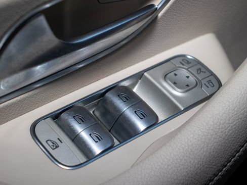 Used 2022 Mercedes-Benz GLS 450 4MATIC image 30