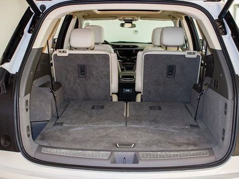 Used 2022 Cadillac XT6 Premium Luxury image 15