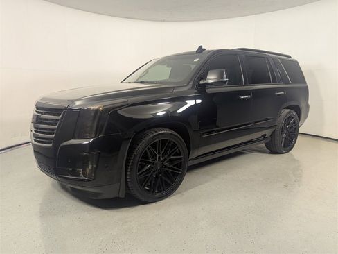 Used 2018 Cadillac Escalade Platinum image 3