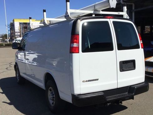 Used 2020 Chevrolet Express 3500 w/ Driver Convenience Package image 3