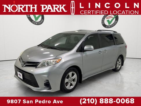 Used 2020 Toyota Sienna LE FWD image 1
